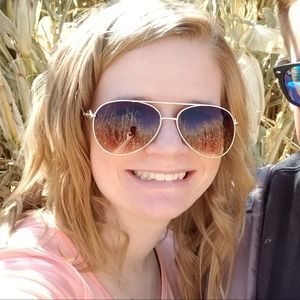 Meet your Posher, Hannah